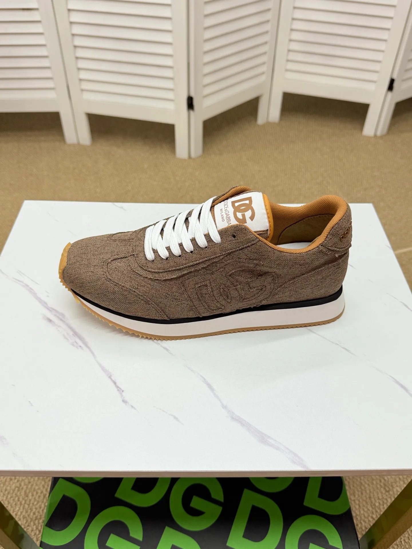 Men's clothing and shoes 230. The latest sports and casual shoes for couples (DG) are fashionable and versatile, and can add luster to various looks. Create an exquisite design with unique dynamic vitality and modern atmosphere, showing modern elegance. Size: 36-46 (45 and 46 are custom-made and cannot be returned or exchanged) Se